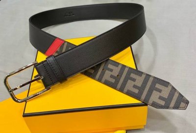 特P180 Fendi（芬迪） 宽40Mm 标志造型宽皮带。原版针扣，进口原版小牛皮制成。印有浮雕黑Ff 图案。镀金表面金属制品，品质保证。