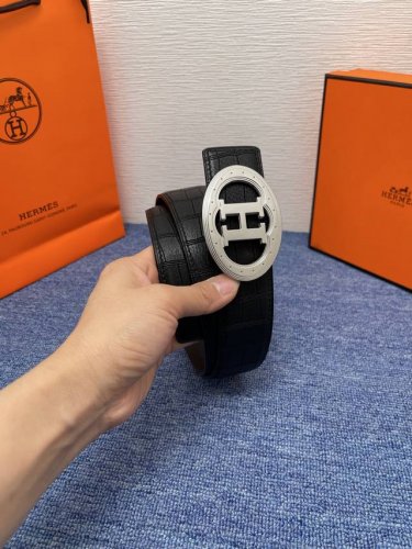 特 爱马仕Hermes 原单爱马仕，宽3.8Cm进口原版皮带身，精品电镀五金 ！