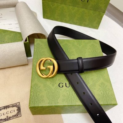 p210 Guc～Ci 这款皮革腰带搭配经典G搭扣，其外观源自70年代Gucci典藏设计，这一时期的流行元素对品牌美学风格影响甚深 30Mm 宽