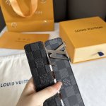 双面使用 Lv路易男士 宽度4.0 Cm 简单大方 精品五金 双面进口皮 佩戴效果非常不错 送礼自用最佳推荐