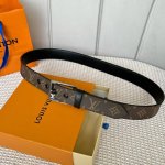 寬：35Mm Louis Vuitton 海外原單代購級別 老鼠貨 寬度35毫米 小牛皮內襯和電鍍3色針扣設計 孔位由5個 純銅烤漆 飾釘組成 充分展現皮帶的優