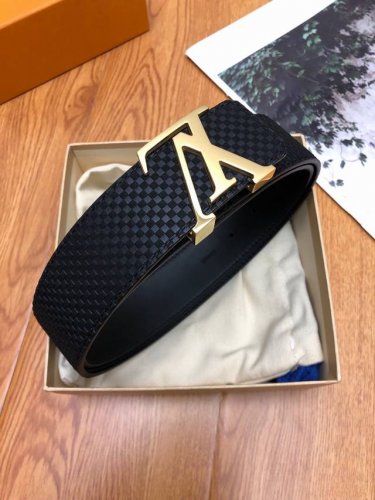 配全套包装盒 Lv：路易威登 Louis Vuitton 正版开模 此款腰带双面采用意大利原厂定制进口牛皮带身 精密电镀标志性五金搭扣 对版专柜足宽4.