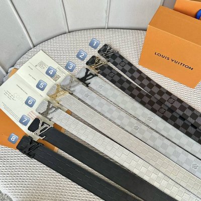 特P180 寬度：40Mm 男士最新頂級原單腰帶 寬度40毫米 帶身雙面進口牛皮一面激光棋盤格紋.一面壓格紋。搭配全新五金。雙面用！