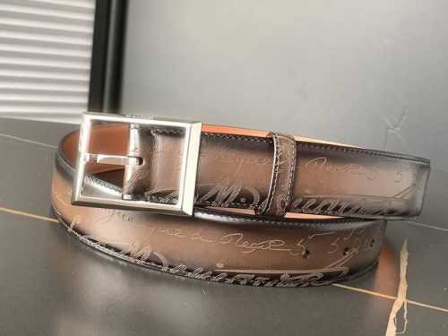 Berluti 布鲁提 新款上新 最新款男士腰带，高端质感感受，顶级擦色小牛皮质感极好，五金Logo立体分明，欧美风格走马蜡线手工缝制，色泽高端