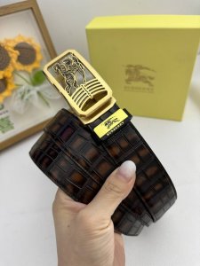 品名：巴宝莉 自动带 材质：原单牛皮腰带 百分百头层牛皮腰带保证真皮，24K纯钢扣，专柜原单品质、做工精细，时尚大牌，送人自用首选 包装： 请认准如图专柜包装赠