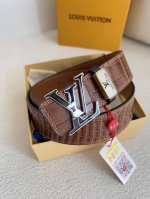 品名： Lv..路易..威登腰带皮带原单 型号：挂扣，经典纯钢材质磨胶面字母挂扣，头层牛皮，图片实物拍摄 材料：头层牛皮，挂扣系列，纯钢材质扣头，钯镀电镀工艺永