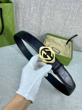 特 宽度4.0Cm 搭配原版皮带扣 、腰带以采用热压印技术的Gucci Signature皮革精制而成，触感厚实，印花图案清晰分明带身点孔细节，反射Gucci - 点击图像关闭