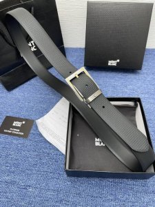 品牌万宝龙 550 特 描述双面原版皮，这款饰有带扣的腰带配以水牛皮衬里，覆以Monogram 牛皮。展现细腻的品牌特质，是牛仔裤的理想配件 字母带扣；35宽