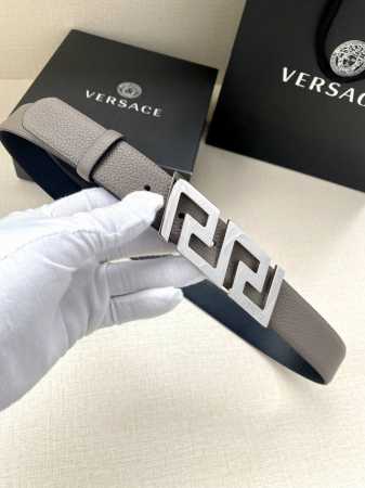 特 Versace宽度3.0Cm 此款腰带由优质皮革制成，饰有La Greca彰显个性设计。该铆钉腰带饰有La Greca五金搭扣配件，打造Versace造型。 - 点击图像关闭