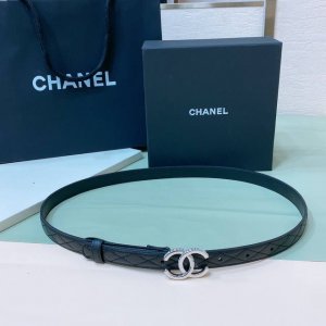Chanel 24C 字母腰带 软硬适中的小羊皮 春夏搭配好帮手 一年四季最不可缺少的搭配神器 穿裙子西装搭它简直不要太高级 2.0Cm精品