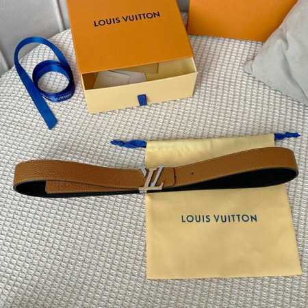 L0Uis Vuitt0N 今季新品 女士原單腰帶 寬度30毫米 经典双面荔枝纹牛皮 搭配双色间色五金 可双面佩戴 适合沉稳低调的女神使用 - 点击图像关闭