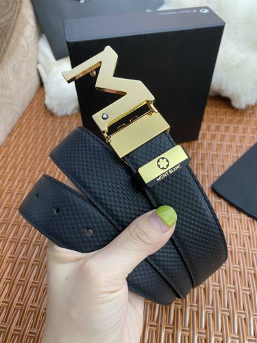 品名：万宝龙 Montblanc 原单 材质：原单牛皮腰带 百分百头层牛皮腰带保证真皮，24K纯钢扣，专柜原单品质、做工精细，时尚大牌，送人自用首选 包装： 请