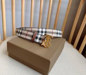 特 Burberry巴宝莉专柜同步上新意大利制腰带 精美装饰Burberry格纹图案 搭配呈现TB专属标识造型的饰牌搭扣 宽:3.0cm 精致优雅