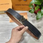 Lv.路易威登 宽40Mm双面原版小牛皮 搭配单钌钯电镀扣 完美的手感.油边 出众的设计.风格 高贵奢华 时尚大方 高清实拍 货真价实 品质保证 双面用