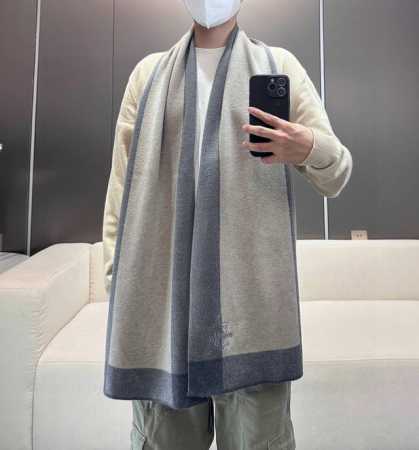 Burberry爆款上新 高端男士围巾 Tb羊绒格纹 独家牛货 奢华尽在尺寸之间，高端品质具有超高羊绒品质才会被此品牌青睐这种精品是市场上及其少见的围巾针织，低 - 点击图像关闭