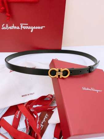 Ferragamo # 经典Gancio皮带 女士光滑小牛皮平纹面，质感十足 独特复古风格 复古链五金搭配 1.5Cm - 点击图像关闭