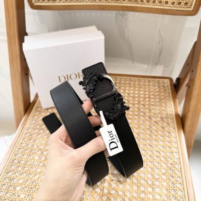 Dior 3.5Cm 新款腰带 经典Cd五金扣饰以羽毛形装饰 双面头层荔枝纹搭配 新颖独特 优雅气质十足