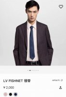 Lv Fishnet桑蚕丝领带于意大利匠心打造，以品牌字母巧筑渔网图案，为经典格调注入俊朗气息 DDD 148X8厘米 长度X高 DDD 100%桑蚕丝 DDD
