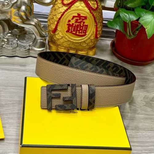 特 Fendi 芬迪 专柜同款 宽4.0Cm 双环正反用腰带 Ff按钉搭扣 Cuoio Romano皮革材质 反面面料带有烟草黄和黑色ff图案 金属饰面 时尚经
