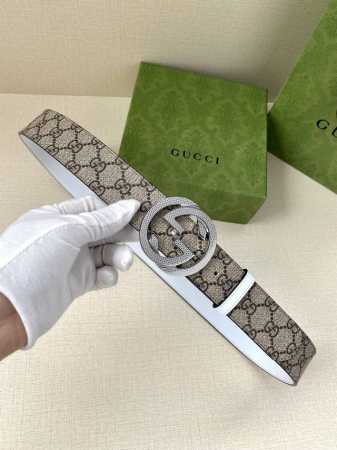 特 宽度4.0 Cm Gucci Gg Marmont系列每一季都会推陈出新，为灵感源于70年代的标志性Gg配件注入现代精髓。这款Gg Supreme帆布腰带反 - 点击图像关闭