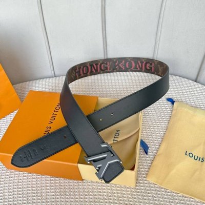 特P180 寬度：40Mm louis Vuitton 該腰帶一面採用定制帆布 一面採用原廠柔軟小牛皮 並飾有Logo標識 全新靈感字母搭扣色調與腰帶相呼應 。