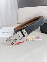 品名：普拉达.Prada 腰带 皮带自动带 型号：自动带，经典纯钢材质自动扣，图片实物拍摄 材料：百分百头层牛皮，保证真皮。24K纯钢扣专柜同等质量， 双面头层