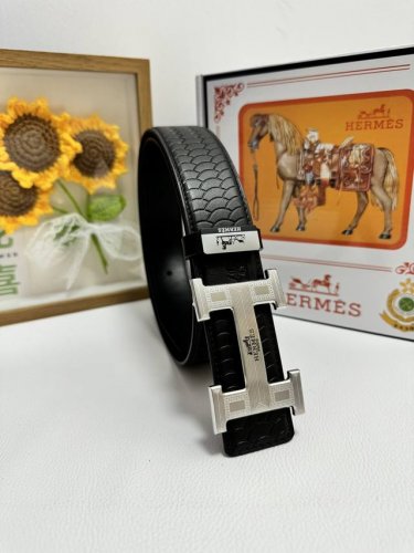 品名：爱马仕.Hermès 原单 材质：原单牛皮腰带 百分百头层牛皮腰带保证真皮，24K纯钢扣，专柜原单品质、做工精细，时尚大牌，送人自用首选 包装： 请认准如