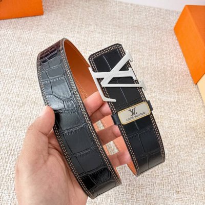 品名： Lv..路易..威登腰带皮带原单 型号：挂扣，经典纯钢材质挂扣，头层牛皮，图片实物拍摄 材料：头层牛皮，挂扣系列，纯钢材质扣头，钯镀电镀工艺永不掉色。原