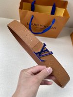 特 Lv原单头层牛皮压老花面，内衬头层小牛皮底，搭配原单刚扣 专柜宽度