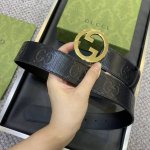 高端品质，实物拍摄 配全套礼盒 ：Gucci 專櫃最新升华版本 寬度38毫米 進口小牛皮壓花衬托稀缺的原廠意大利樹膏皮 搭配做工精緻的gg扣