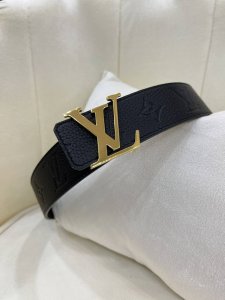 Lv 4.0Cm进口牛皮面料 专柜对版 展现时下流行的工艺-动感设计精神。