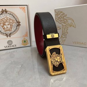 品名：Versace.范思哲 材质：原单牛皮腰带 百分百头层牛皮腰带保证真皮，24K纯钢扣，专柜原单品质、做工精细，时尚大牌，送人自用首选 包装： 请认准如图专