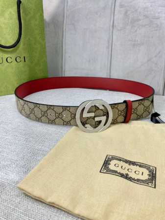 宽度4.0cm gucci 双面腰带，一侧为GG Supreme帆布，反面一侧为枣红色头层小牛皮。配以互扣式双G压砂钢扣采用真空电镀 厚度6.0mm - 点击图像关闭