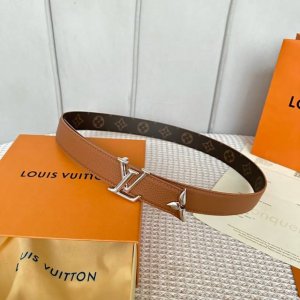 驢家秋季最新品 特別限定女士腰帶 寬度3Cm 雙面可用 最新定制面料，進口小牛荔枝纹皮底，搭配精緻雙層掛扣和三葉草包頭五金。双面用