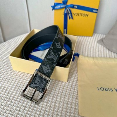 原版包裝 L0Uis Vuitt0N 今季新品 男士原單腰帶 寬度35毫米 雙面選用進口小牛皮 帶身壓飾帶有小標誌 搭配經典款針扣 簡約大方 百搭款
