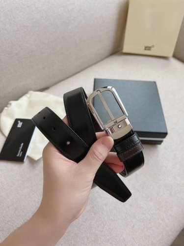 万宝家-原单# 商务真皮自动扣腰带 简约设计 品位之选 低调中彰显格调，流畅线条勾勒现代美学。万宝家经典工艺融合潮流元素，既是腰带，更是品位的象征。 商务休闲