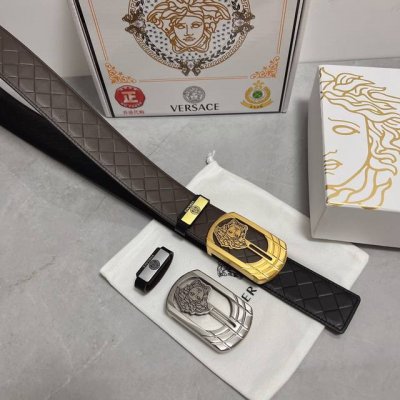 品名：Versace.范思哲 材质：原单牛皮腰带 百分百头层牛皮腰带保证真皮，24K纯钢扣，专柜原单品质、做工精细，时尚大牌，送人自用首选 包装： 请认准如图专