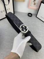 特 宽度4.0 Gucci 經典款G家花面带身头层皮底；搭配经典款旋转扣、採用精挑細選進口頂級牛皮，手感柔軟細膩！金白枪三色可选！