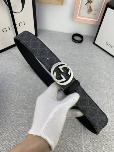 特 宽度4.0 Gucci 經典款G家花面带身头层皮底；搭配经典款旋转扣、採用精挑細選進口頂級牛皮，手感柔軟細膩！金白枪三色可选！