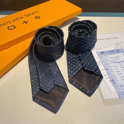 特 Lv老花领带 ，路易威登经典领带老花提花设计，男士必备单品超时尚！高端品质 版型面料都达到品牌标准，，难得的好款，不挑人，上身效果大牌范儿十足 怎么穿都帅到