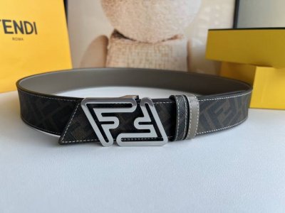 Fendi 芬迪最新非凡创意渐变印花深蓝色双Ff牛皮腰带，Fendi的专属风格气息，呈现自由的潇洒姿态，非常适合日常穿着。4.0Cm
