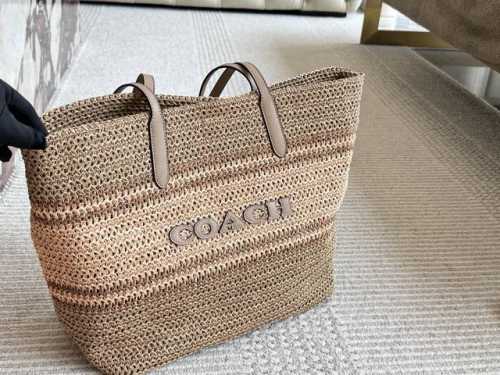 Size：31*32Cm C家 托特包 经典Logo购物袋Tote包 一年四季都可以用！ 搜索Coach 购物袋