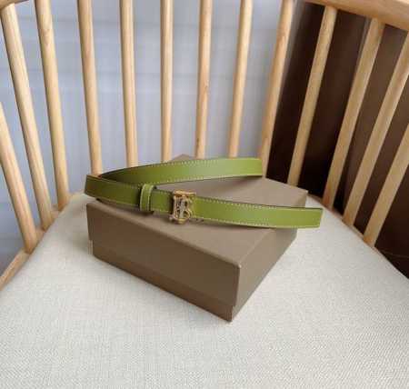 burberry 巴宝莉专柜同步上新 意大利精制双面两用腰带 精选饰有缉明线的三色皮革制成 镀金饰牌搭扣处装饰品牌专属标识图案 宽2.0Cm 精致优雅 P220 - 点击图像关闭