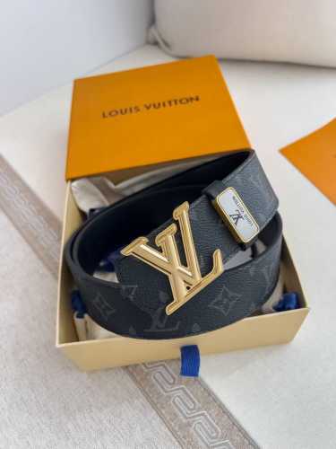 品名： Lv..路易..威登腰带皮带原单 型号：挂扣，经典纯钢材质挂扣，头层牛皮，图片实物拍摄 材料：头层牛皮，挂扣系列，纯钢材质扣头，钯镀电镀工艺永不掉色。原