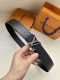 特 4.0宽 Lv Shadow 腰带拥有 Monogram Shadow 皮革的经典风尚和素面皮革的内敛格调 以摩登笔触焕新男士衣橱