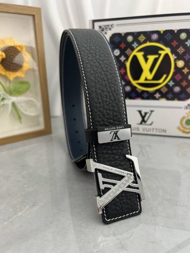 品名：Lv..路易..威登原单 材质：原单牛皮腰带 百分百头层牛皮腰带保证真皮，24K纯钢扣，专柜原单品质、做工精细，时尚大牌，送人自用首选 包装： 请认准如图
