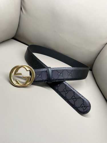 古驰.Gucci 全套包装 4.0Cm Gg 2024新款supreme帆布是品牌的一款代表性面料，其灵感源自30年代的典藏设计。互扣式双g以钯金色调配件亮眼呈
