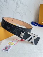 品名： Lv..路易..威登腰带皮带原单 型号：挂扣，经典纯钢材质镂空挂扣，头层牛皮，图片实物拍摄 材料：头层牛皮，挂扣系列，纯钢材质扣头，钯镀电镀工艺永不掉色