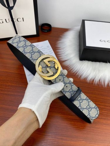 宽度3.8Cm Gucci 經典款G家花面带身 頭層皮底；搭配原單镶钻鋼扣 採用精挑細選進口頂級牛皮，手感柔軟細膩！做工精緻 商務既有時尚的男士 女士腰帶