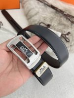 品名：爱马仕.Her..Mes自动扣皮带 腰带 型号：自动带身，纯钢材质经典自动扣，自动带身，内穿款 腰带：百分百头层牛皮，自动带身，保证真皮。24K纯钢扣永不